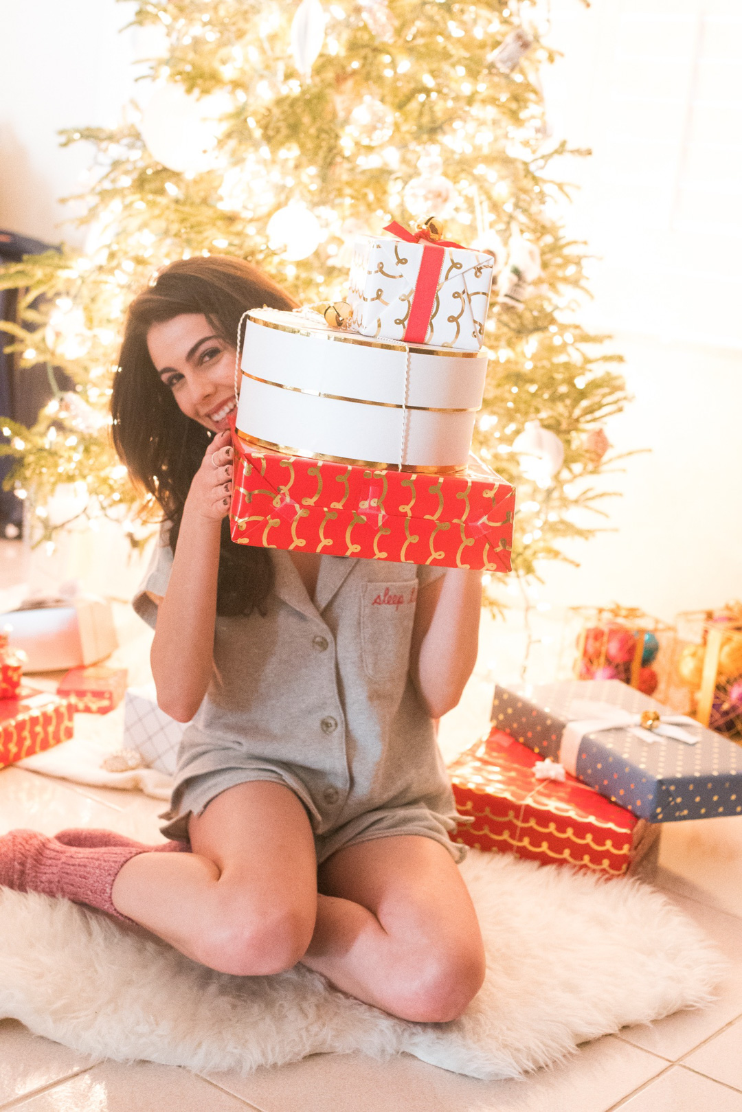 Jackie Roque styling a holiday Madewell pajama