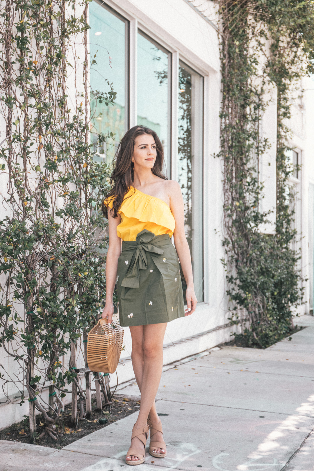Jackie Roque styling a summer jcrew outfit in Miami.